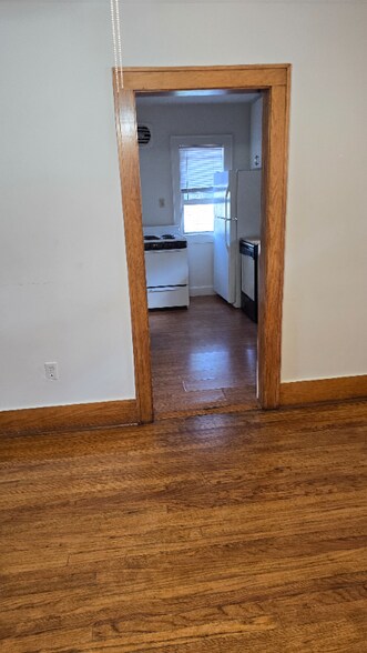 Building Photo - 915 S 48th St
