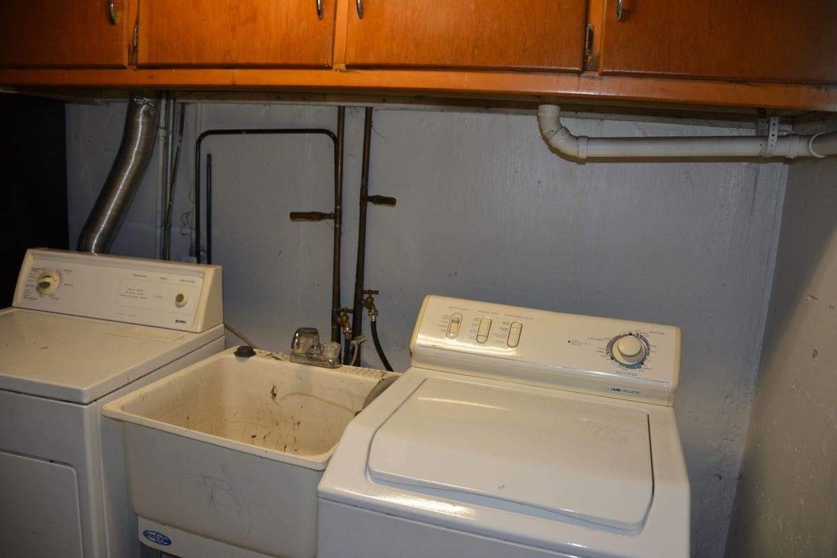 Building Photo - 24271 Kenosha St