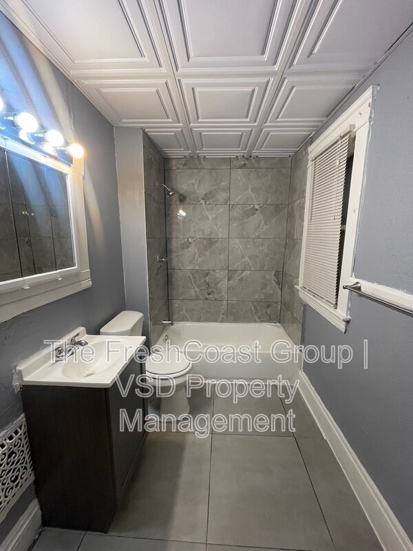 Building Photo - 11705 Hamlen Ave