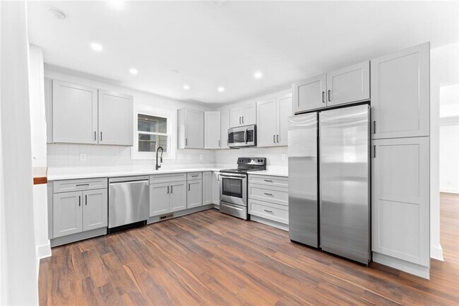 Building Photo - 487 Pasley Ave SE