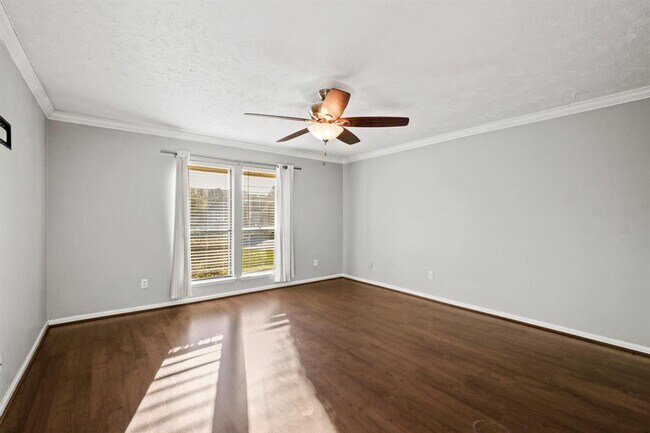 Building Photo - 2815 Edgewood Dr