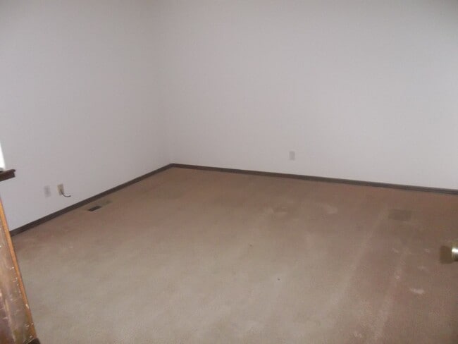 Building Photo - 421-423 Britton Ct.