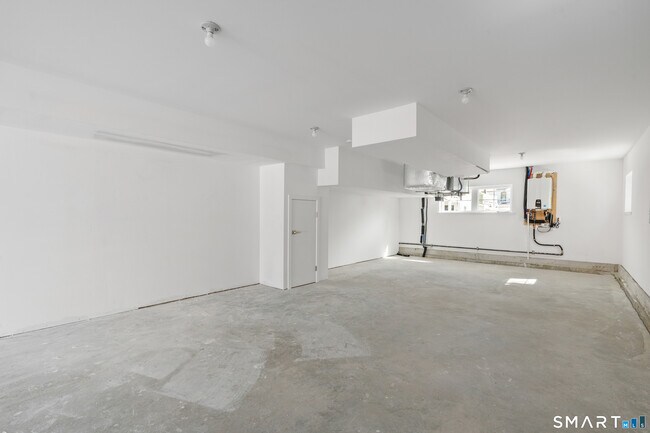 Building Photo - 25 Village Rd