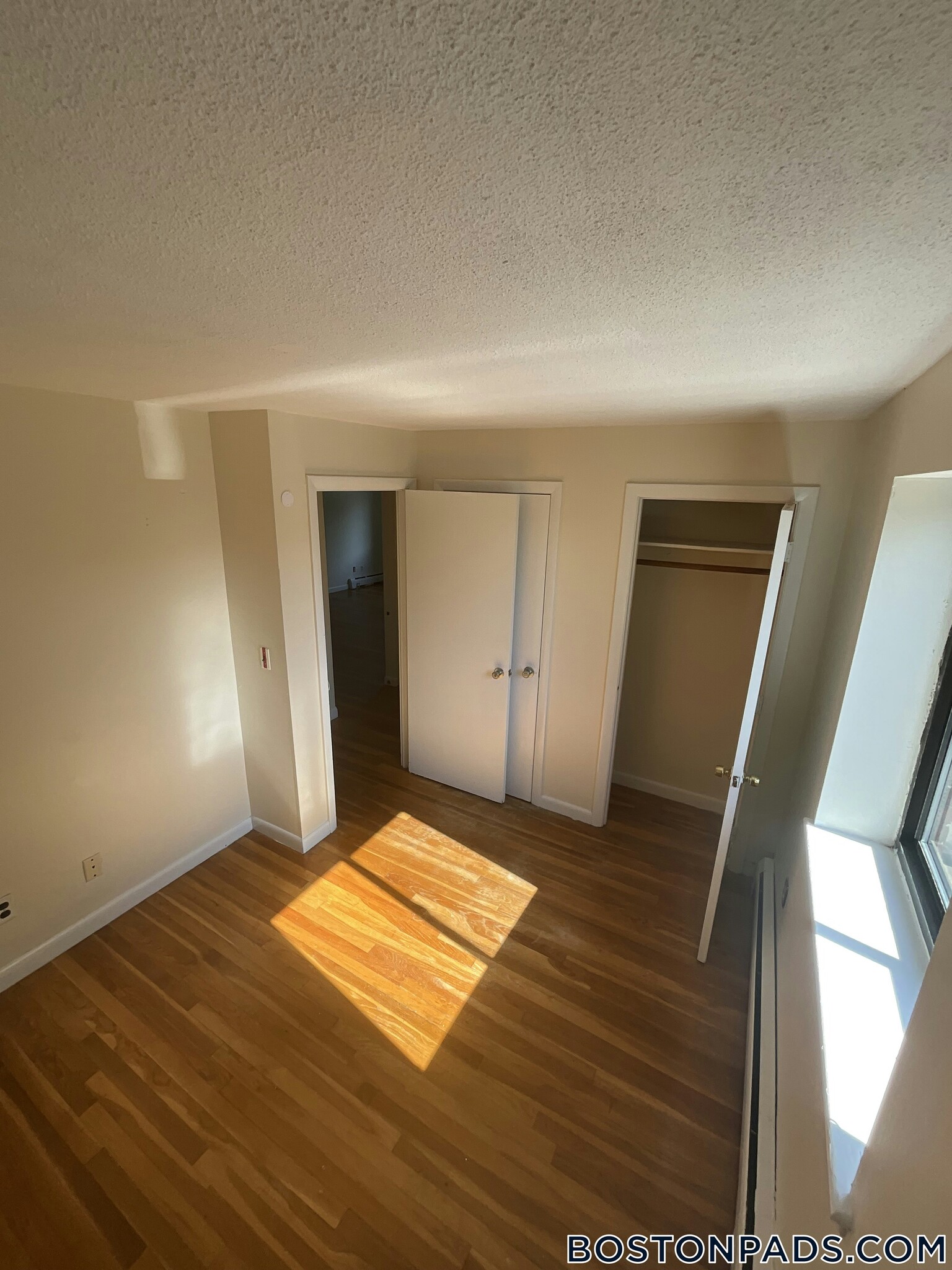 Building Photo - 122 Dustin St