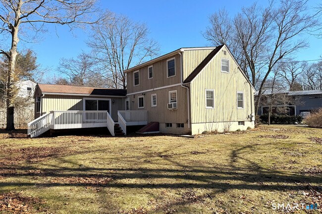 Building Photo - 658 Winnepoge Dr