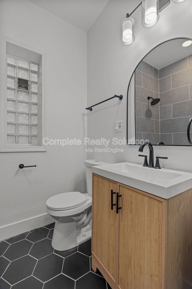 Building Photo - 4642 Idaho Ave