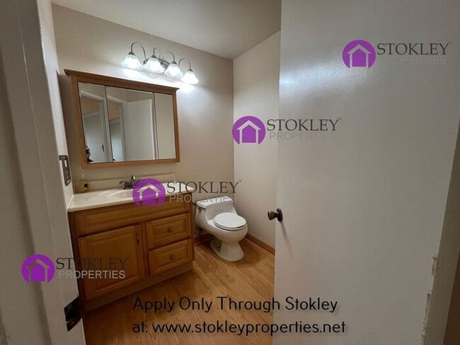 Building Photo - 3840 Rockford Dr