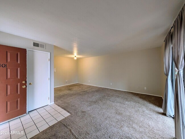 Building Photo - 4211 E Palm Ln