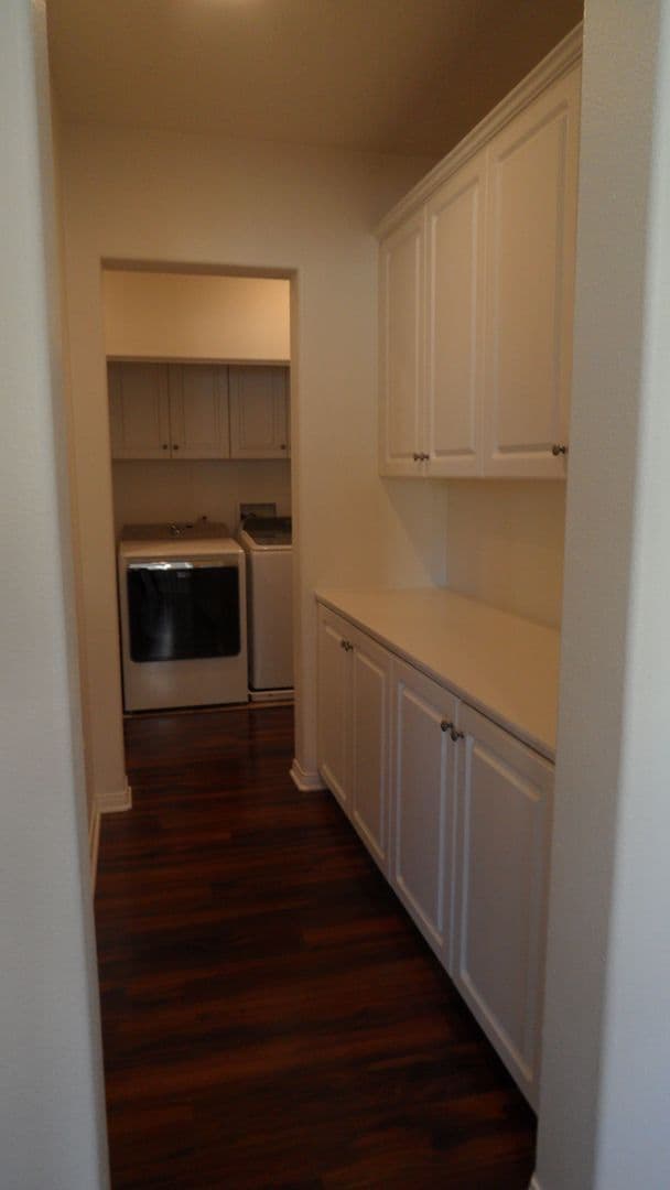 Building Photo - 3BR 2.5 BA 2 Story Home with 2 Car Garage