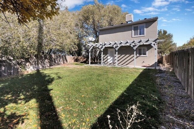 Building Photo - Charming 3 Bedroom Home in Quiet Orchard M...