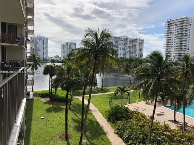 Building Photo - 18151 NE 31st Ct