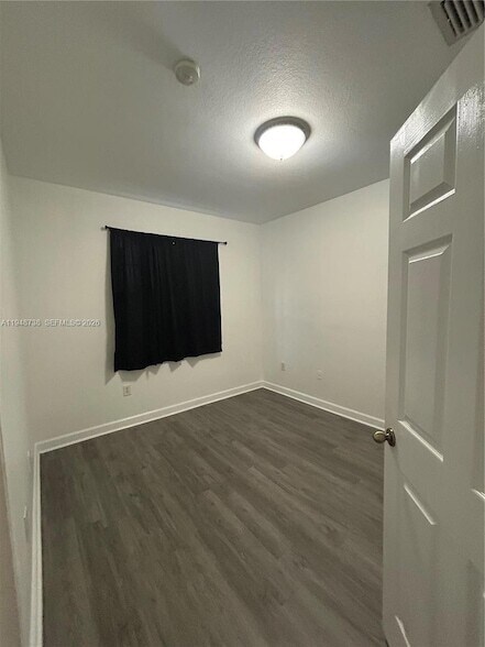 Building Photo - 1720 NE 33rd Ave