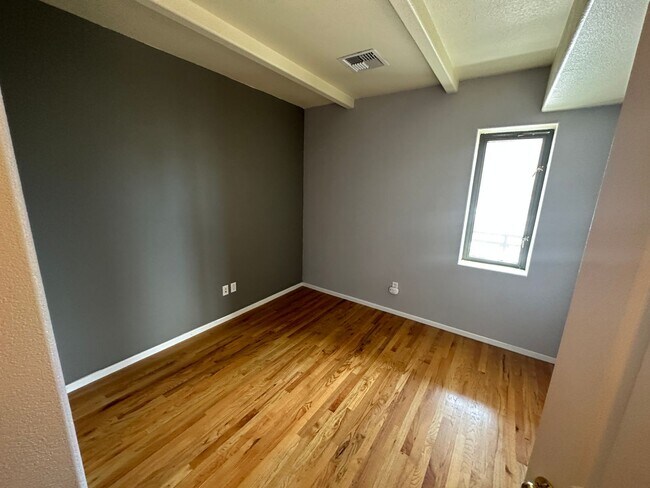 Building Photo - 1 bedroom, 1 bath Cherry Creek North - Ava...