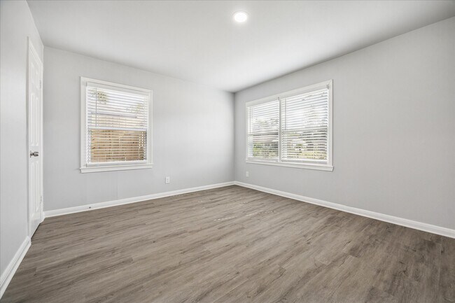 Building Photo - 5139 Enyart St