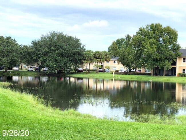 Building Photo - Spacious 2/2 Condo Located in the Gated Community of Hawthorne Village - Orlando!