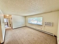 Building Photo - Beautiful Two Bedroom, One Bath Apartment ...
