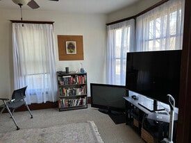 Building Photo - 217 S Mills St