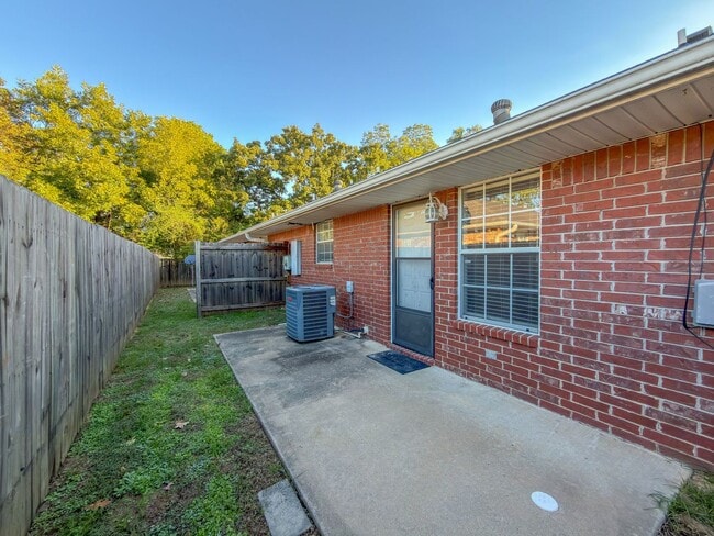 Building Photo - 1627 Osage St