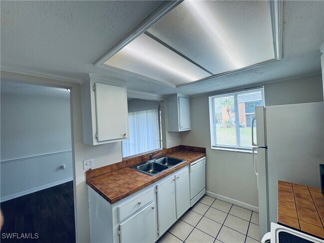Building Photo - 12670 Kenwood Ln