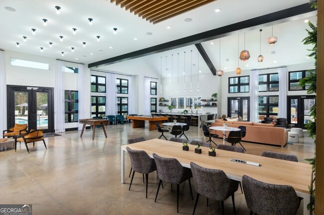 Building Photo - 5617 Oak St