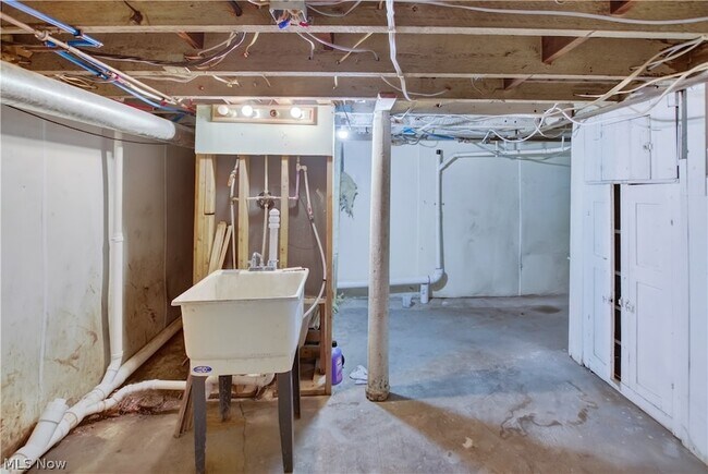 Building Photo - 127 4th St