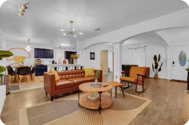 Building Photo - 1124 E Thirteenth St