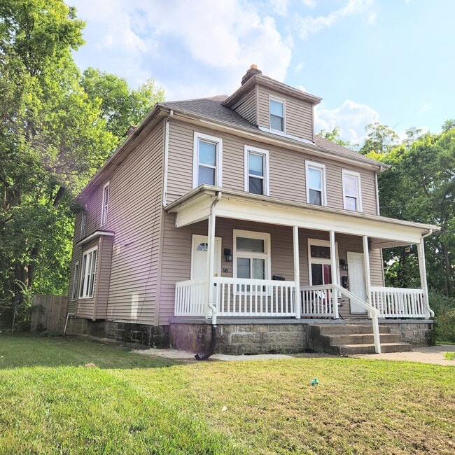 Building Photo - 1455 E Mound St