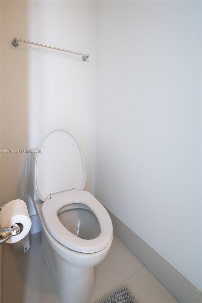 Building Photo - 501 NE 31st St