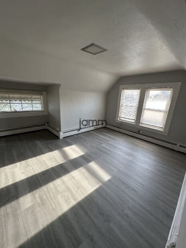 Building Photo - 14724 Clifton Blvd
