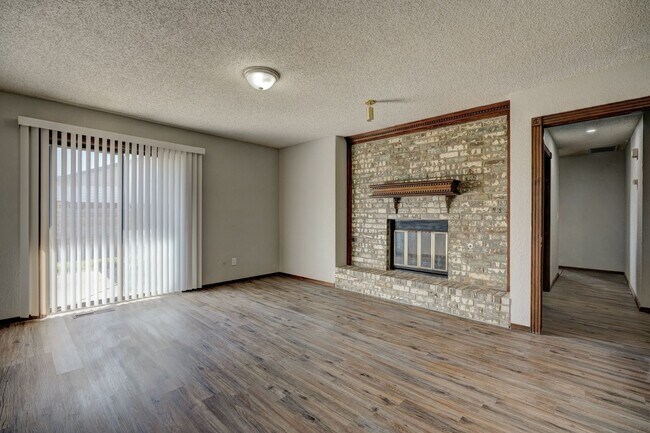 Building Photo - 4 bed, 2 bath home in Edmond