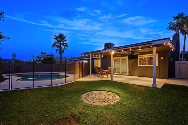 Building Photo - 4 Bed Home in Scottsdale Quarter!!