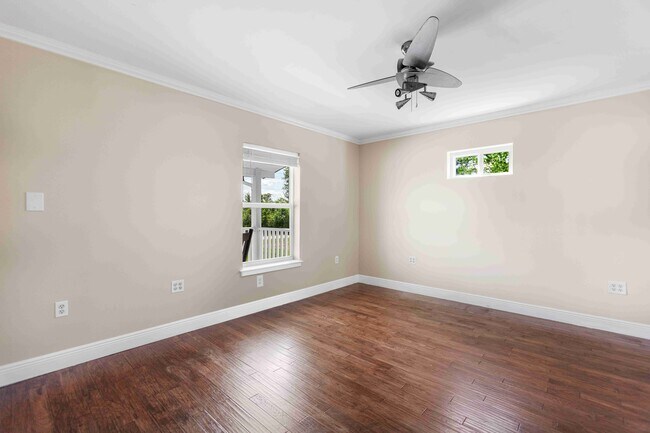 Building Photo - 7211 Bay Crest Rd