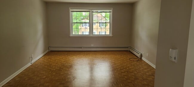 Building Photo - 1500 W Touhy Ave