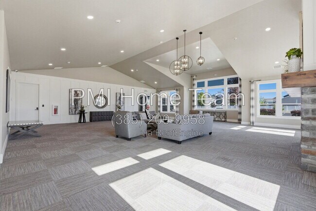 Building Photo - 1812 W Parkview Dr