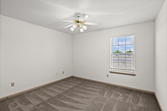 Building Photo - 3258 Wind River Cir