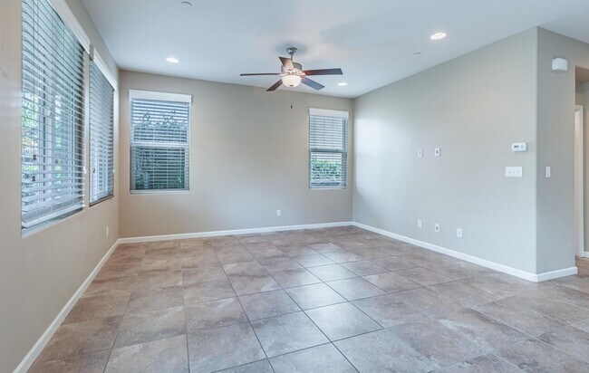 Building Photo - 3475 Bellaire Ave