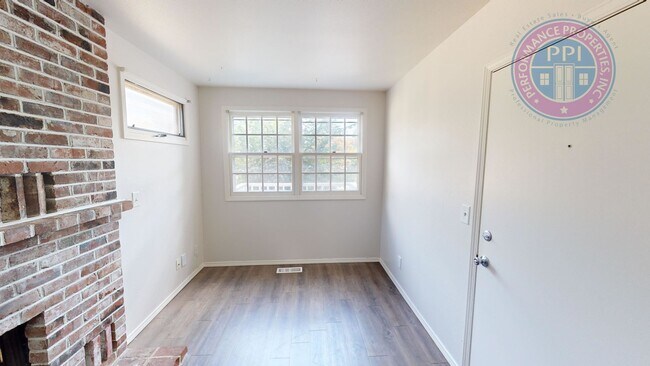 Building Photo - far455