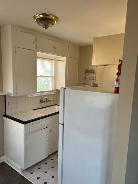 Kitchen, includes fridge/freezer, gas stove/oven. - 1162 W 24th St