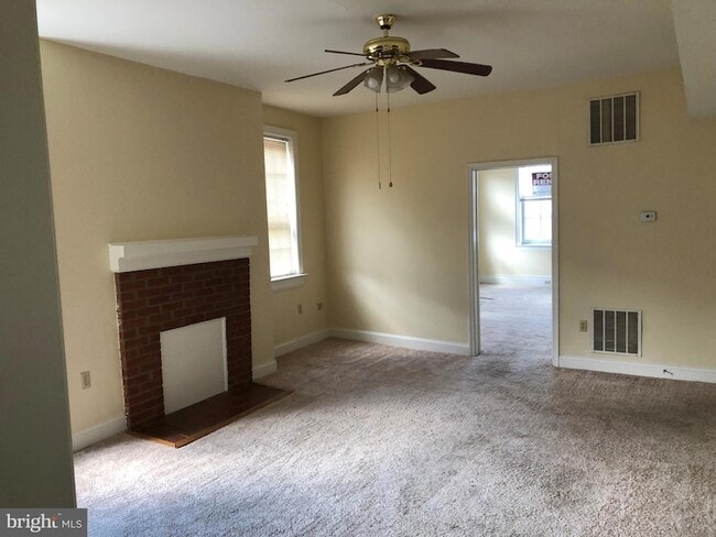 Building Photo - 104 S Loudoun St