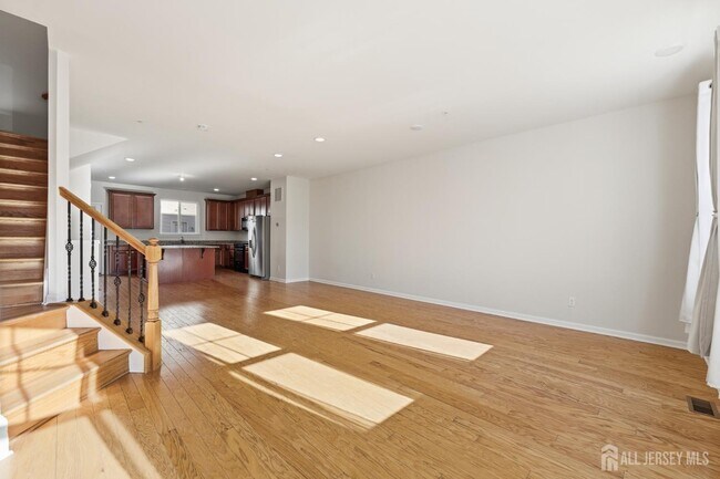 Building Photo - 38 Bond St