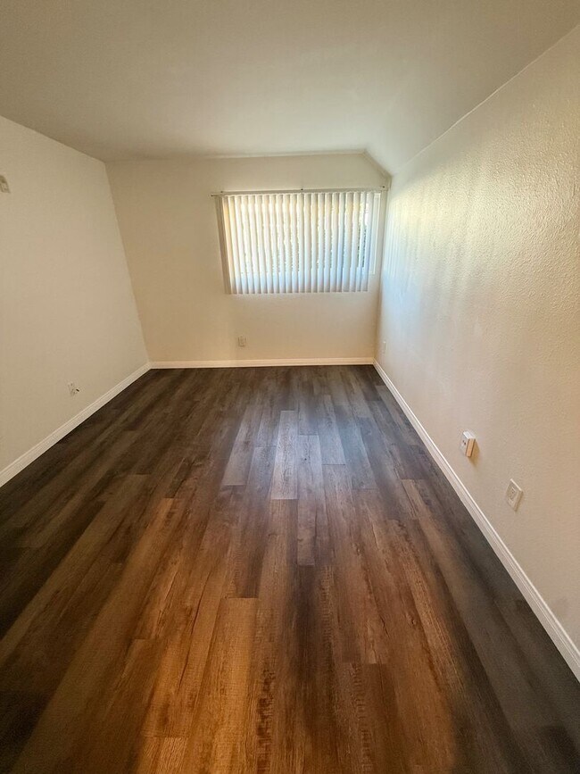 Building Photo - Charming Upgraded 1 Bed/1 Bath Condo at Mission Verde!