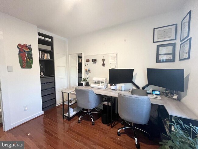 Building Photo - 6905 Hamilton Ct