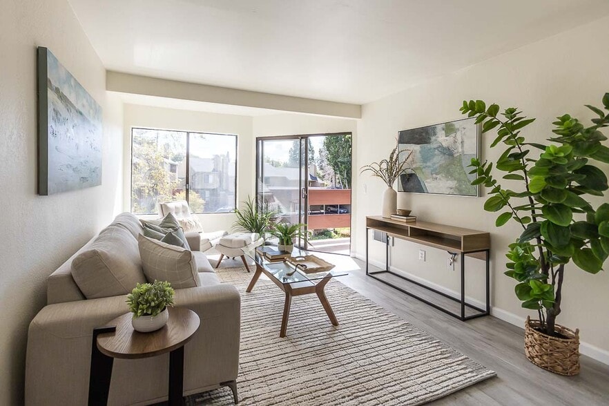 Building Photo - 680 Chorro St