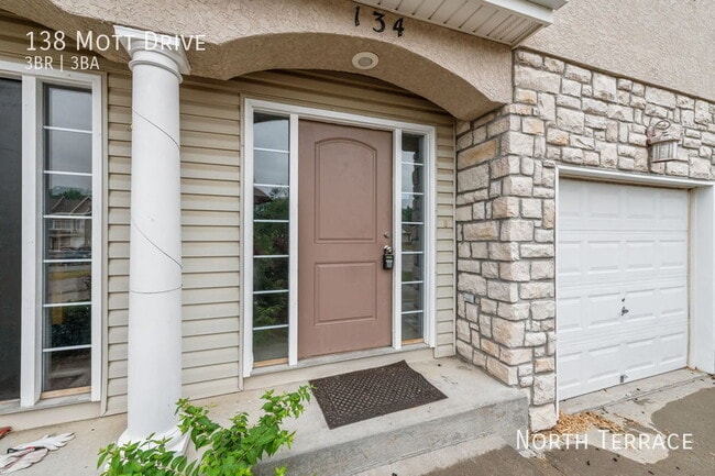 Building Photo - 138 Mott Dr