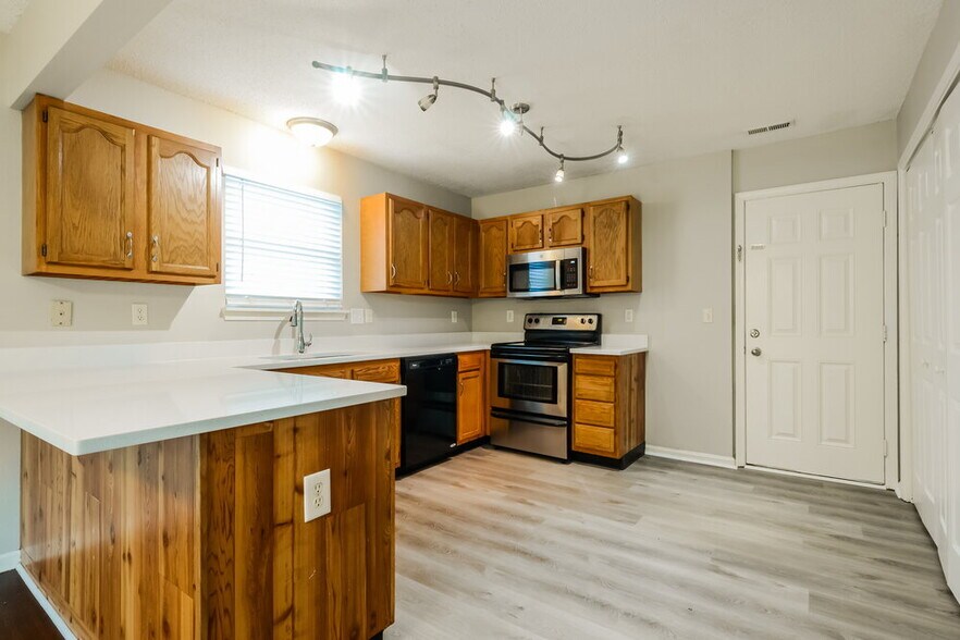 Building Photo - 5904 Minden Dr