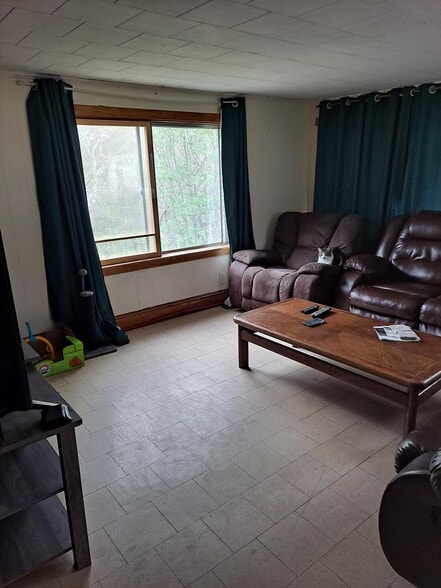 living room - 345 Main St