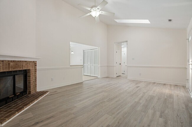 Building Photo - LOCATION!! Updated Townhome in Sought-After Durham Woodcroft neighborhood