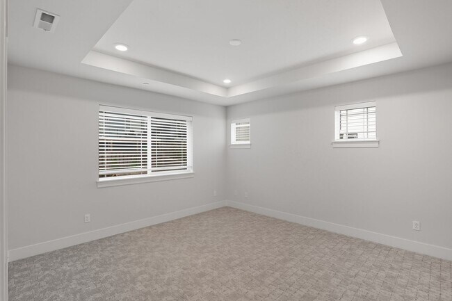 Building Photo - Elegant 4 Bedroom| 2.5 Bathroom Tigard Hom...