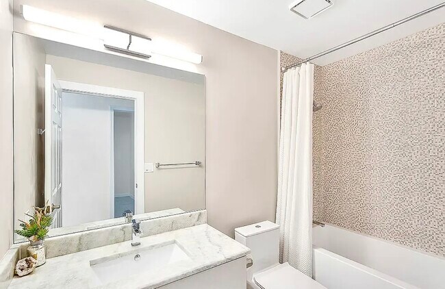 Building Photo - 13625 Admiral Ct