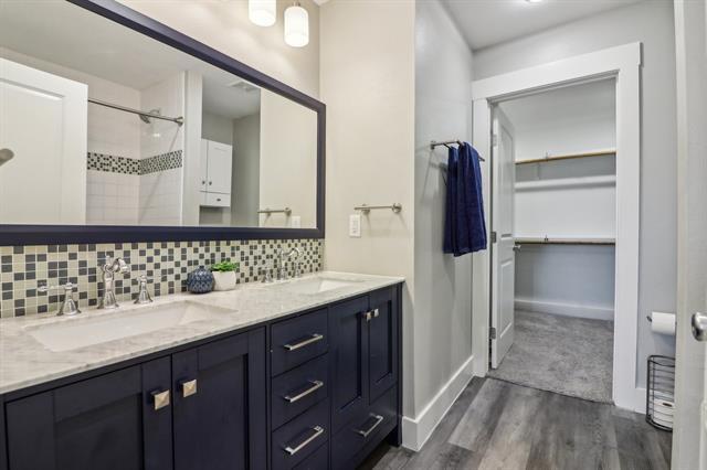 Building Photo - 6165 River Pointe Dr